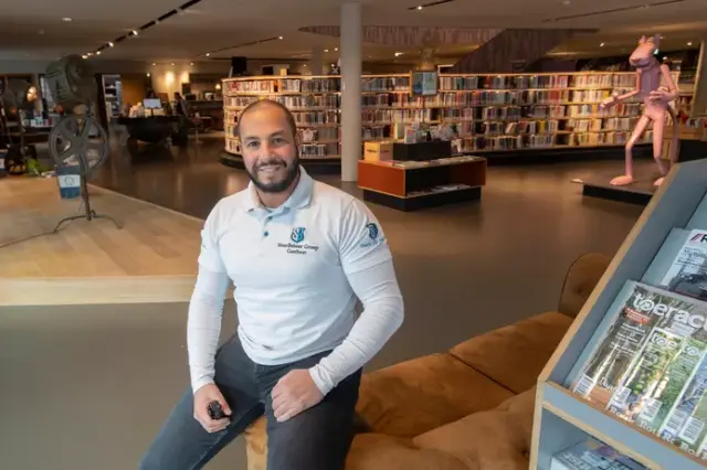 Beveiliger van Sfeerbeheer in de Bibliotheek